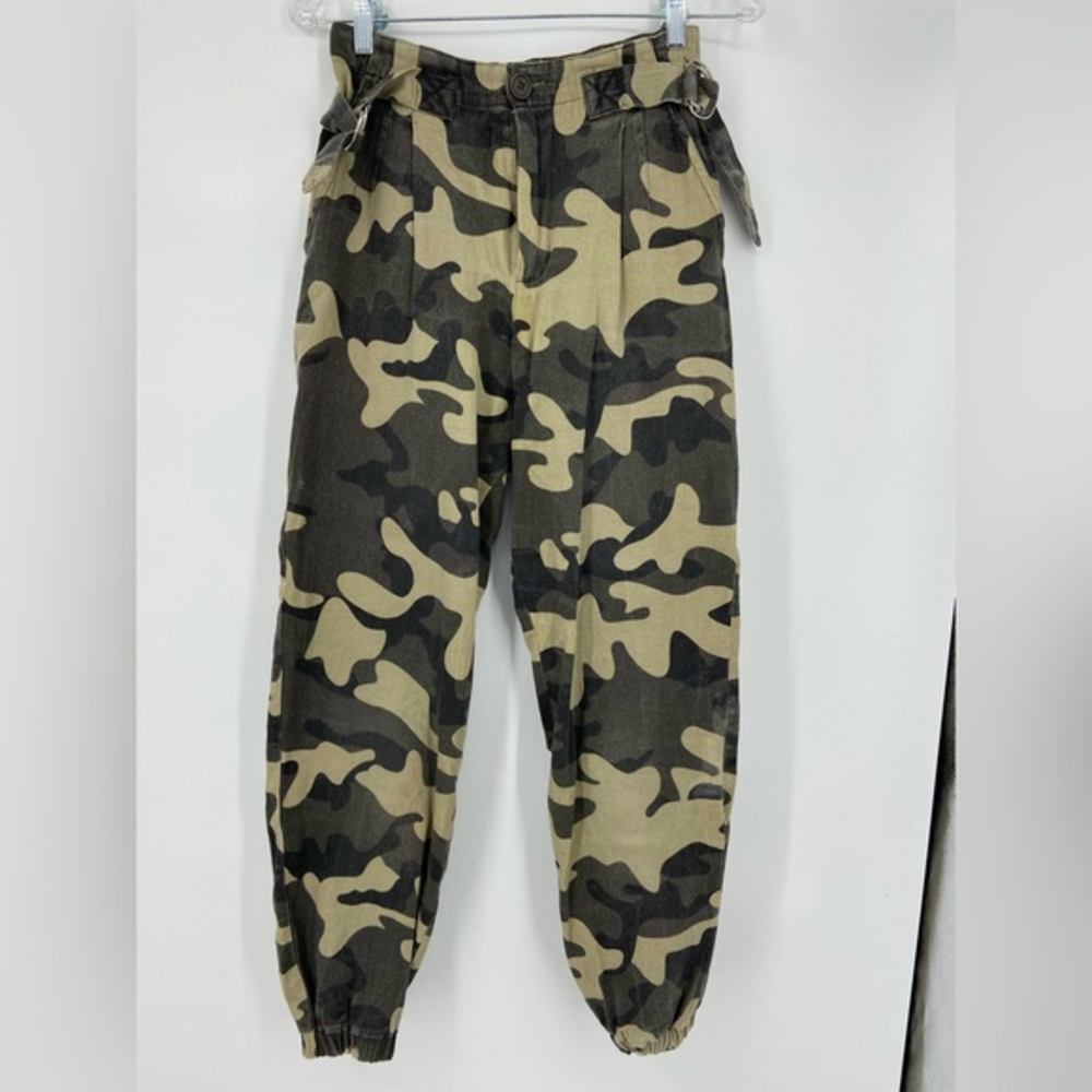 Hot and Delicious‎ camo pants very soft Cotten, elastic ankles, size S